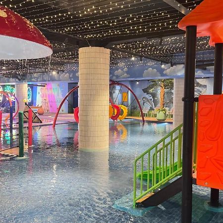 Yellow Bee Resort Cililitan Jakarta Kültér fotó