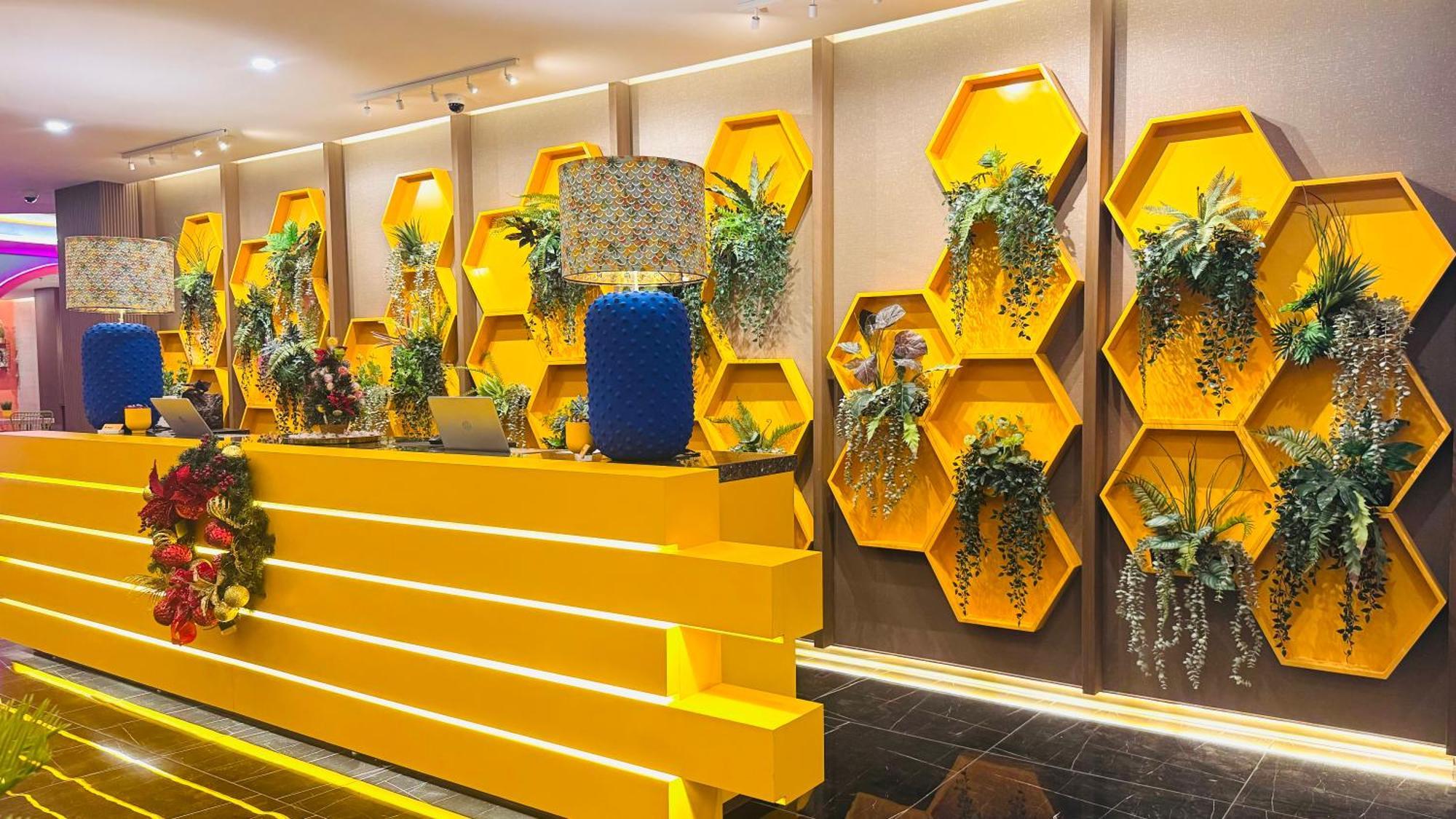 Yellow Bee Resort Cililitan Jakarta Kültér fotó