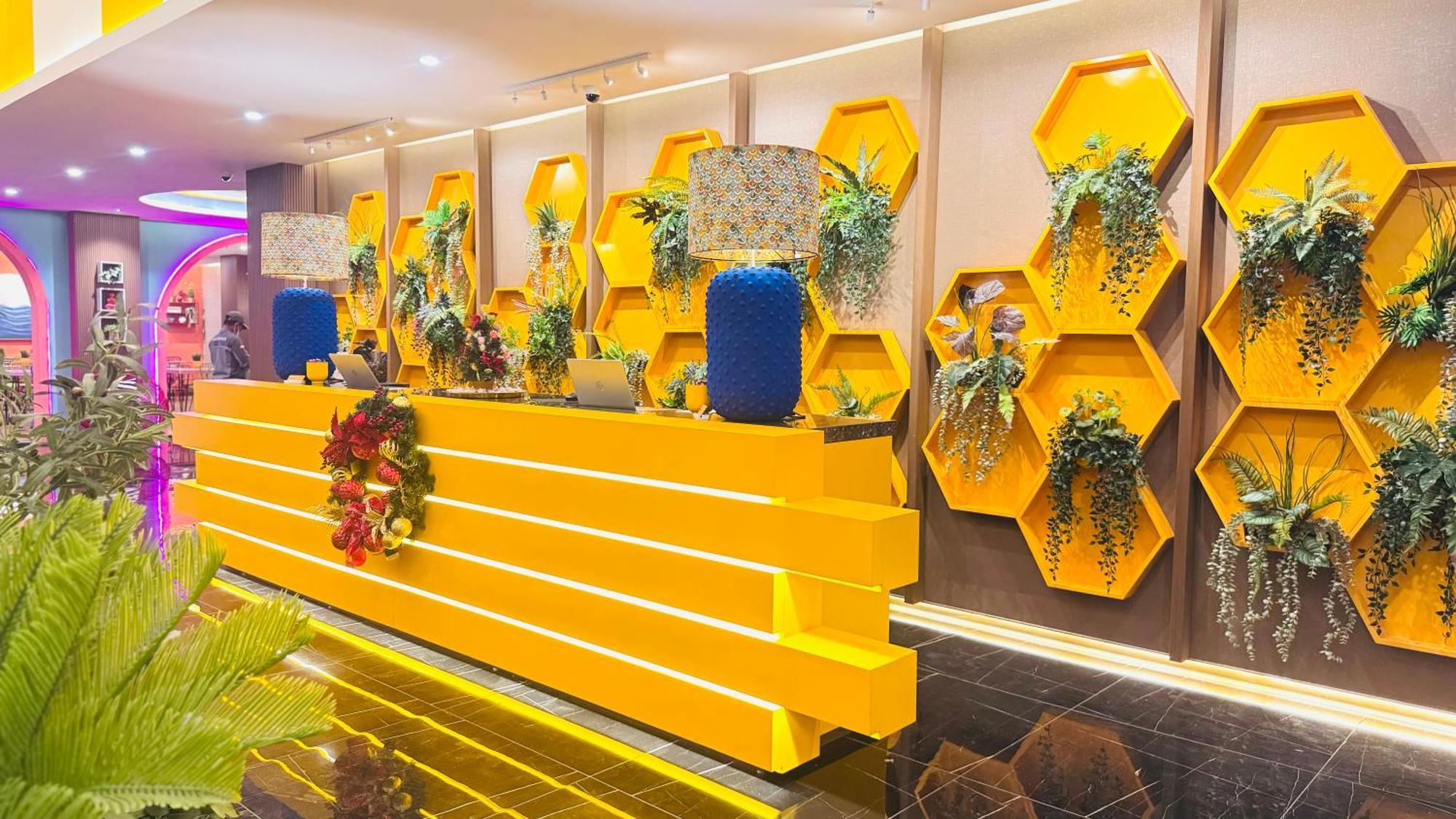 Yellow Bee Resort Cililitan Jakarta Kültér fotó